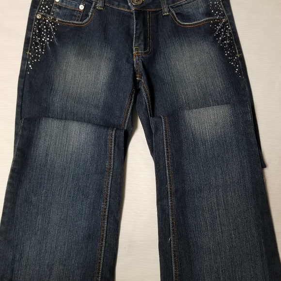 Junior's Jeans - Picture 1 of 4